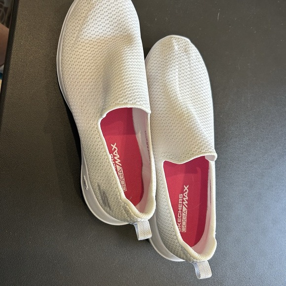 Skechers Women's 8.5 Go Walk Joy White Slip On Shoes - Picture 14 of 16